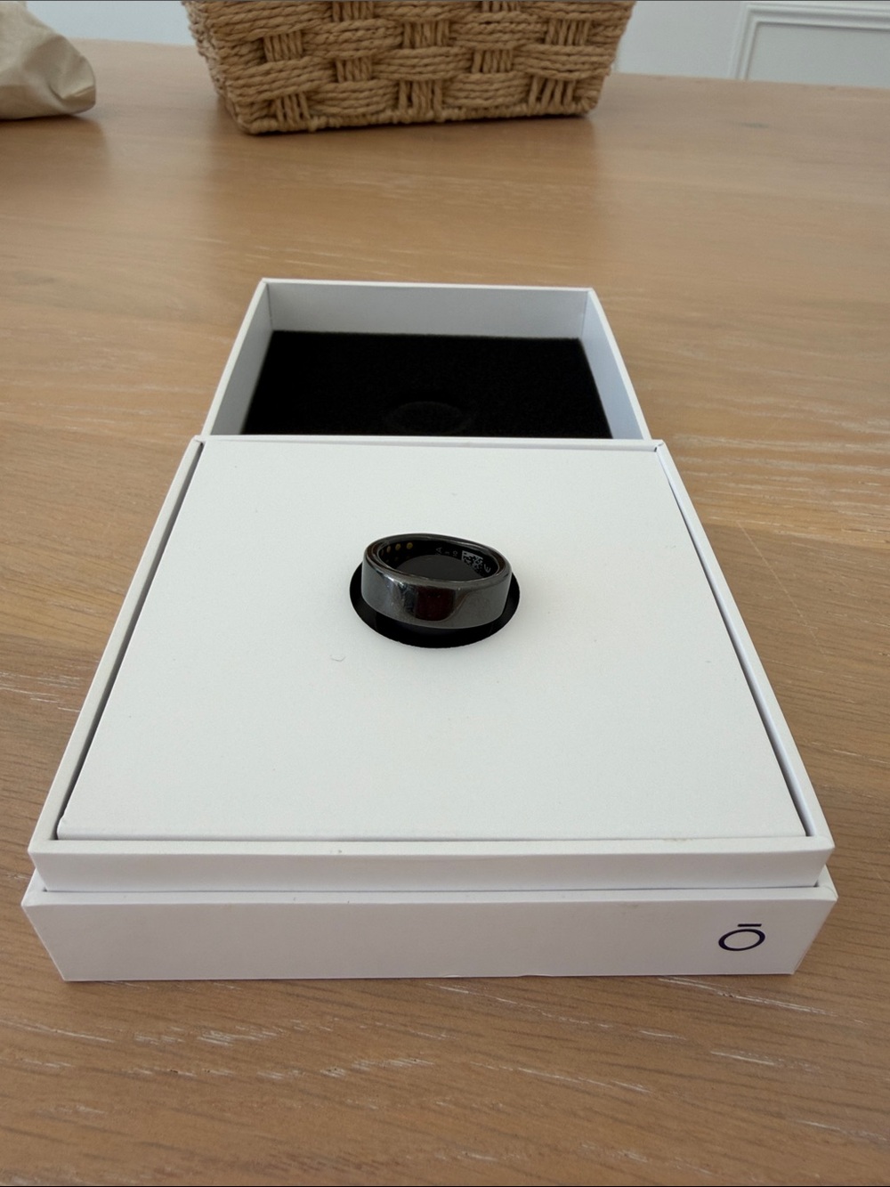 Oura Smart Ring — Glossy Black Finish